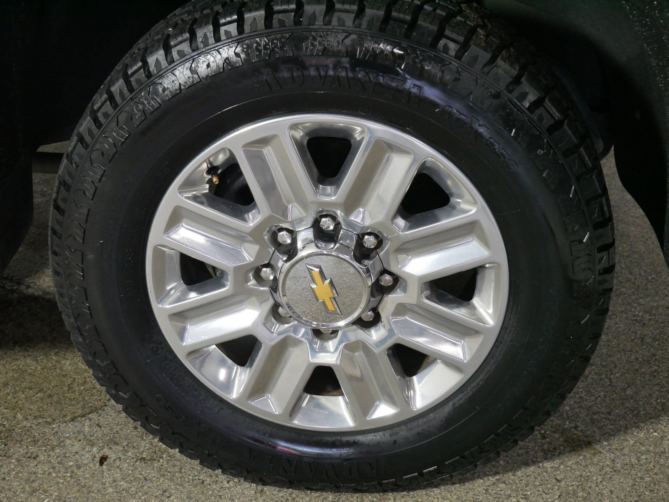 Used 2024 Chevrolet Silverado 2500 High Country w/ High Country Premium Package AWD/4WD image 15