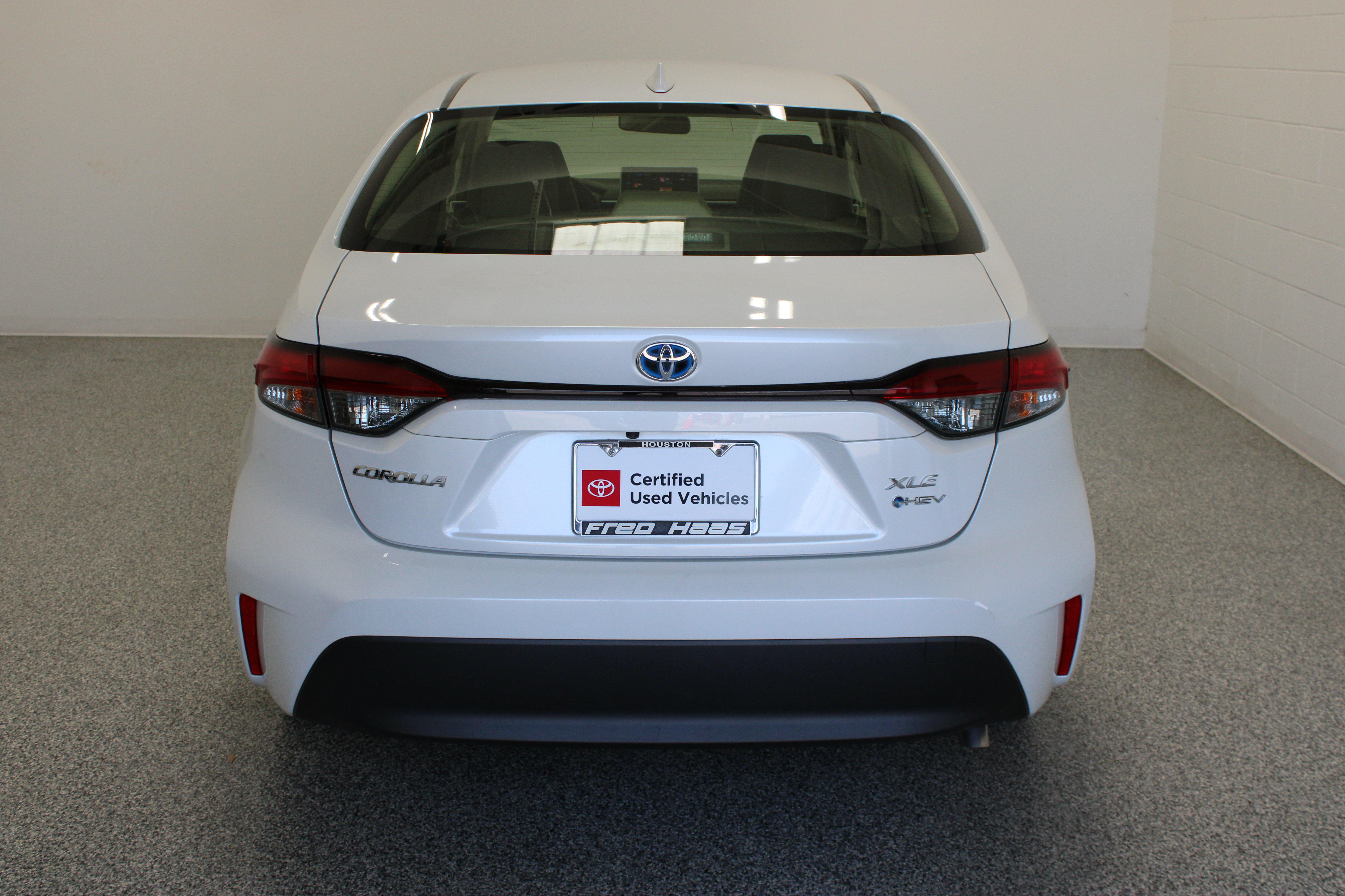 Used 2025 Toyota Corolla XLE FWD image 8
