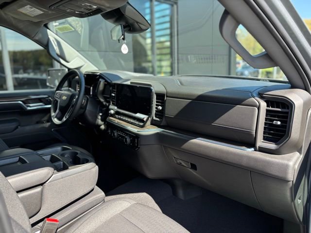 Used 2024 Chevrolet Silverado 1500 LT AWD/4WD image 46