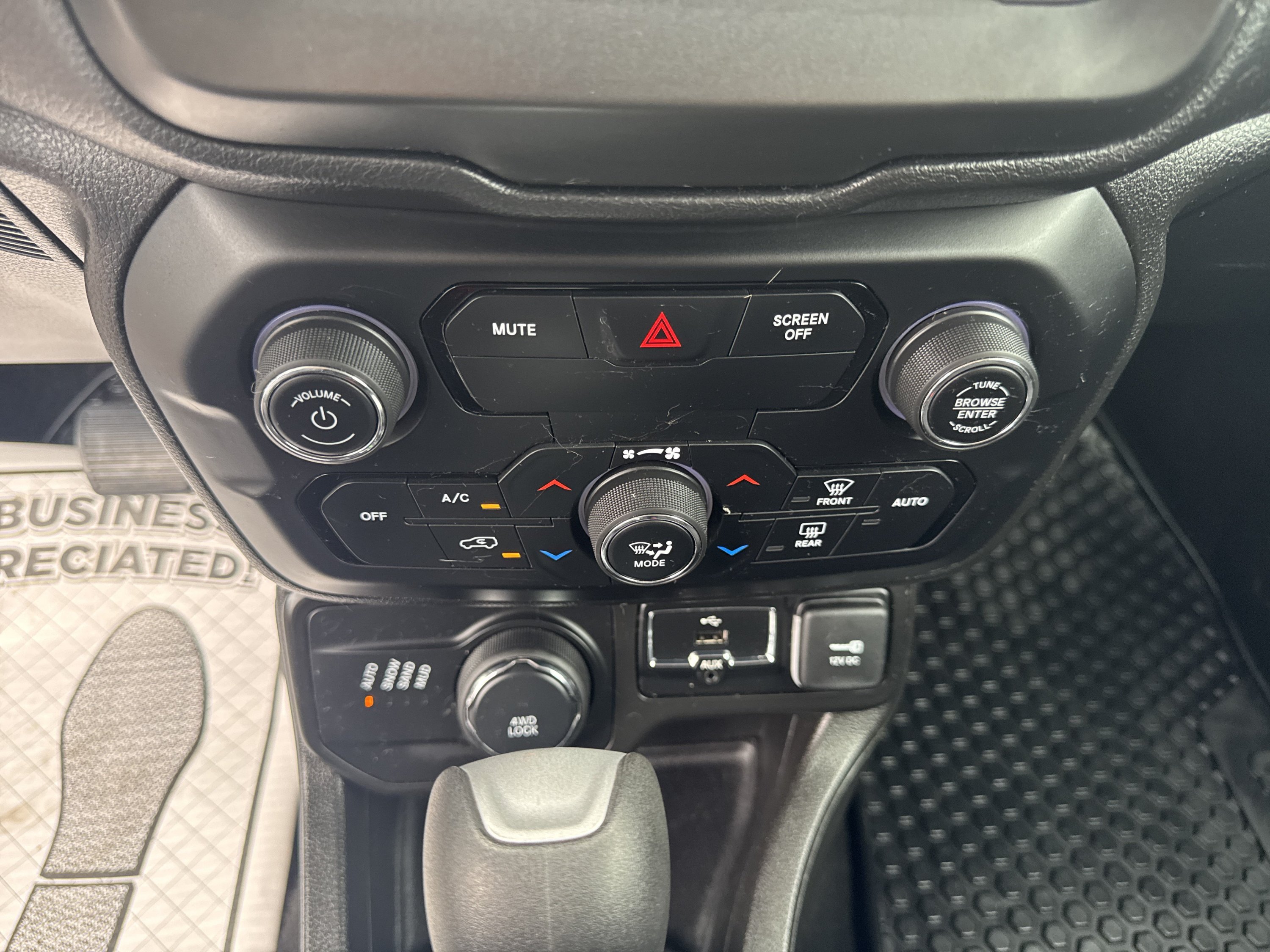 Used 2020 Jeep Renegade Altitude AWD/4WD image 17