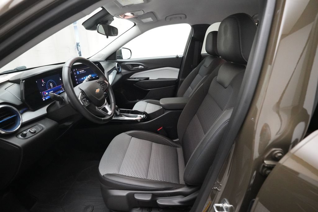 Used 2024 Chevrolet Trax LT w/ Driver Confidence Package FWD image 7
