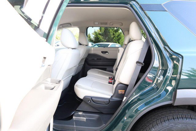 Certified 2025 Nissan Pathfinder SL AWD/4WD image 23