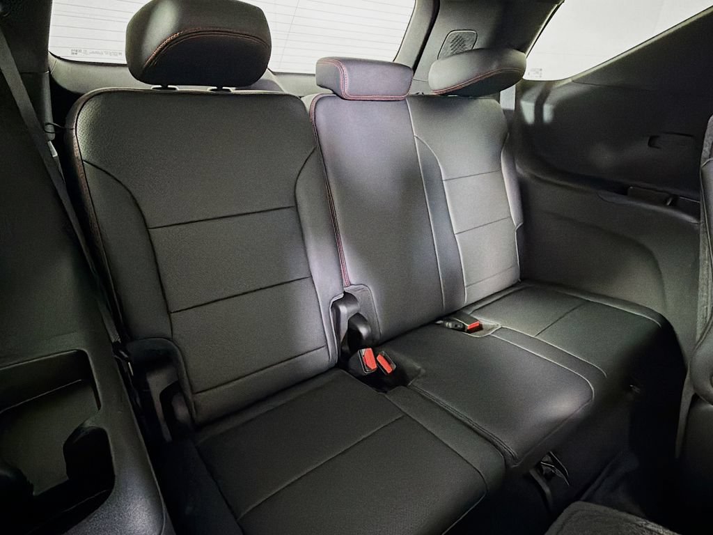 New 2026 Chevrolet Traverse RS w/ LPO, Floor Liner Package AWD/4WD image 23
