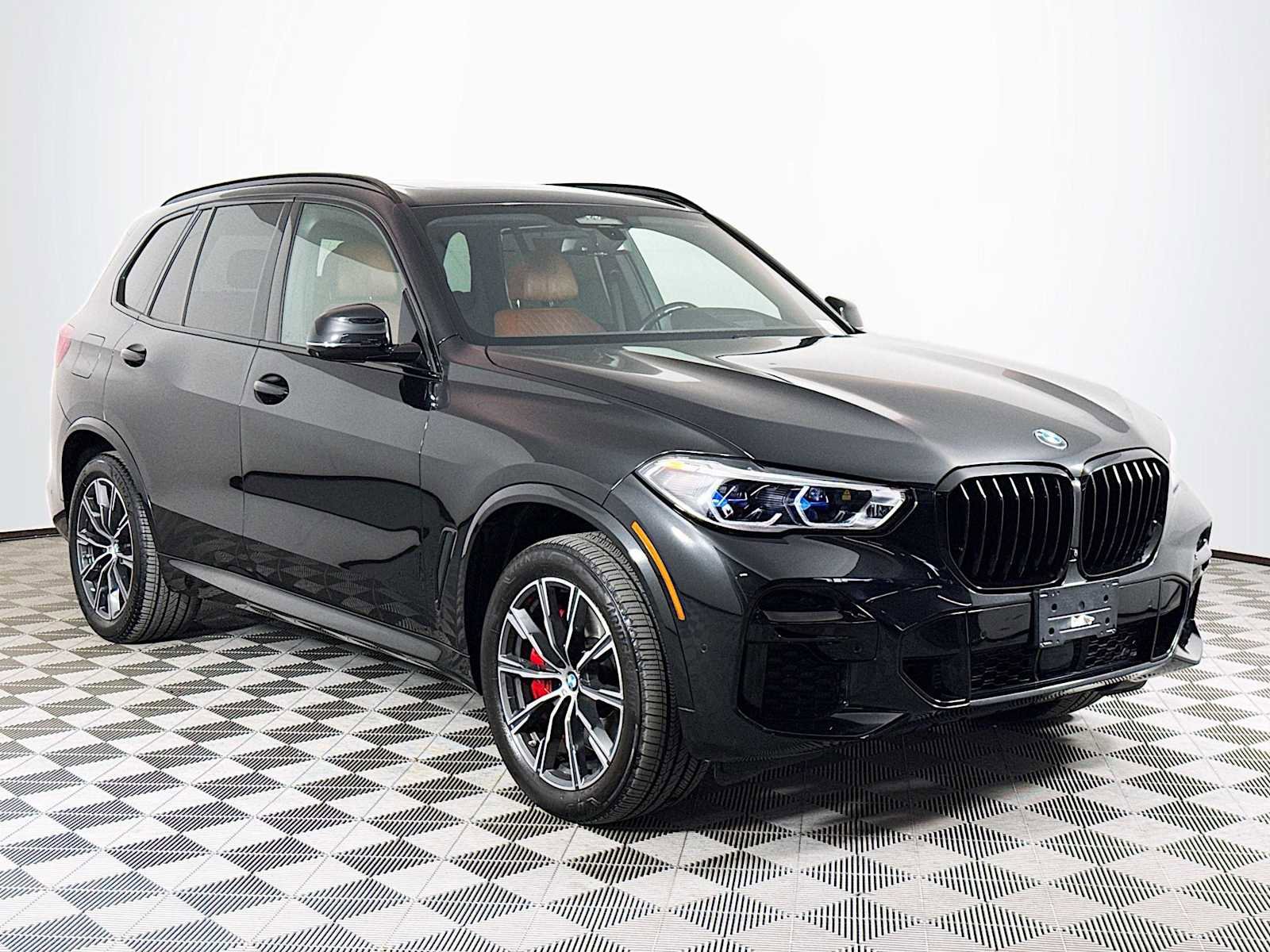 Used 2023 BMW X5 M50i w/ Executive Package image 3
