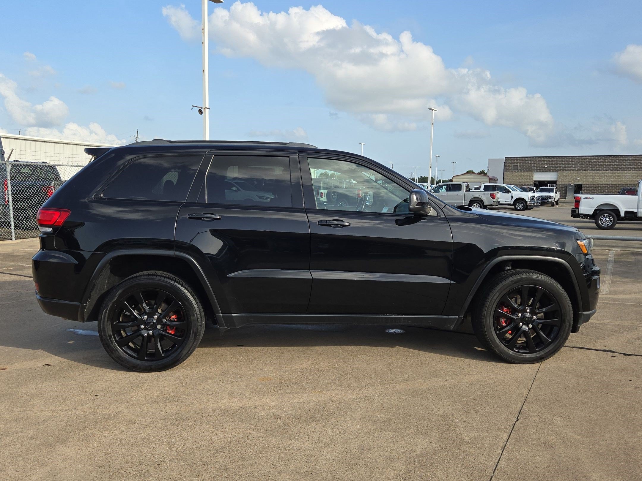 Used 2021 Jeep Grand Cherokee Freedom Edition AWD/4WD image 2
