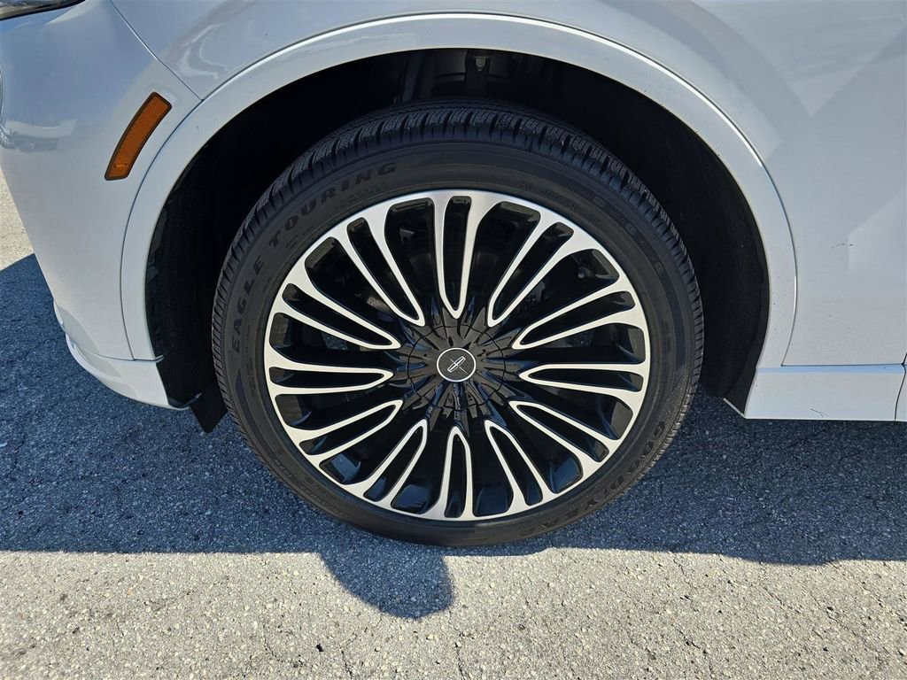 Used 2025 Lincoln Aviator Black Label image 9