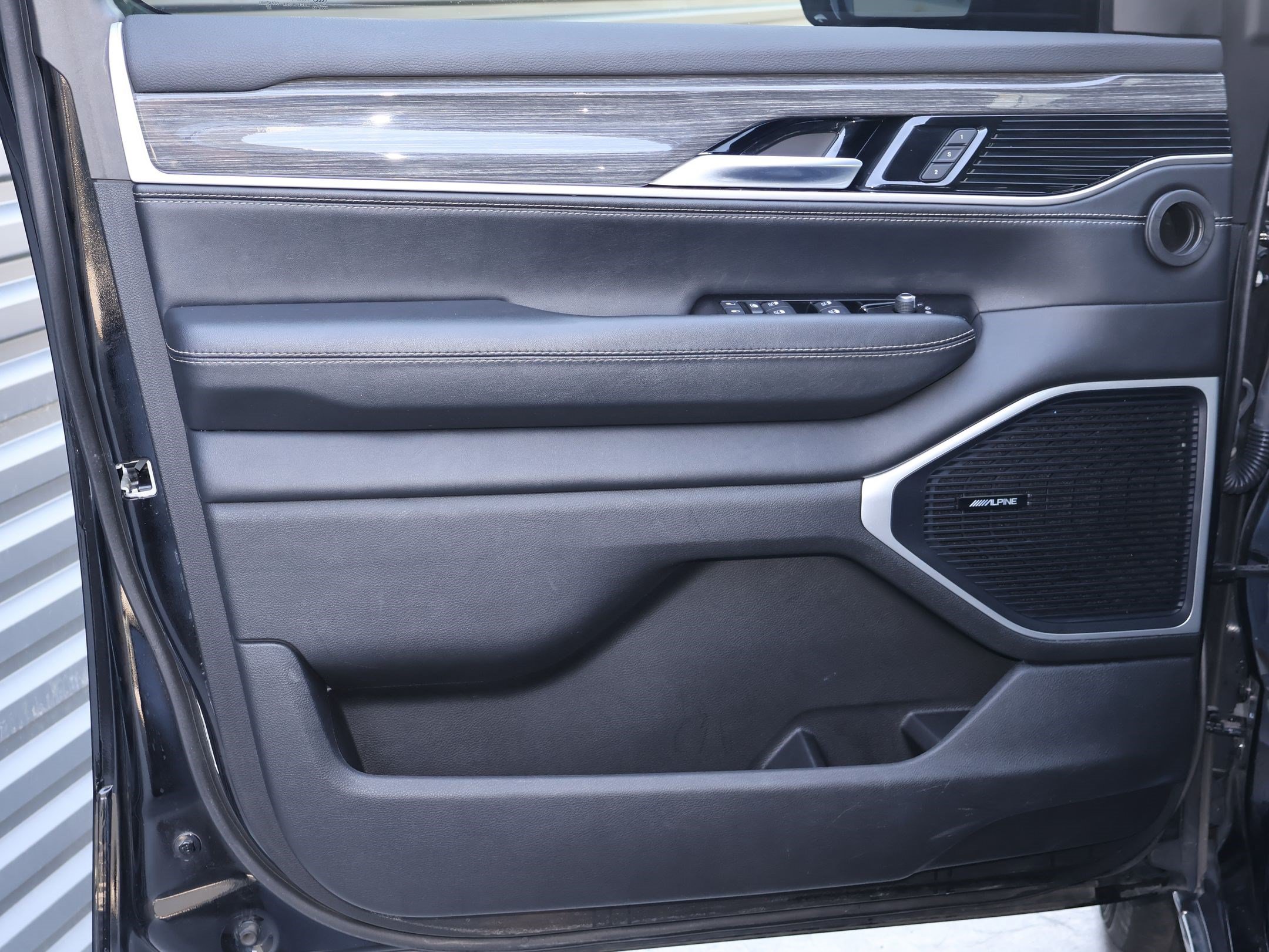 Used 2022 Jeep Wagoneer Series III w/ Flexible Seating Group AWD/4WD image 10