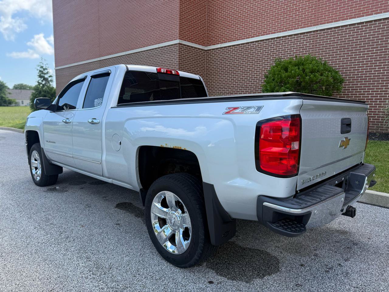 Used 2015 Chevrolet Silverado 1500 LTZ Z71 w/ LTZ Plus Package AWD/4WD image 10