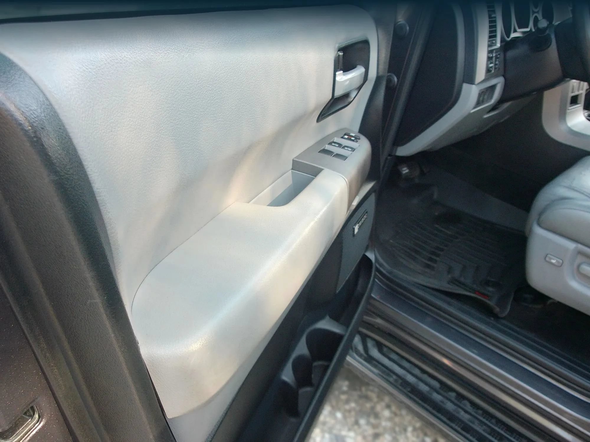 Used 2014 Toyota Sequoia Limited RWD image 11