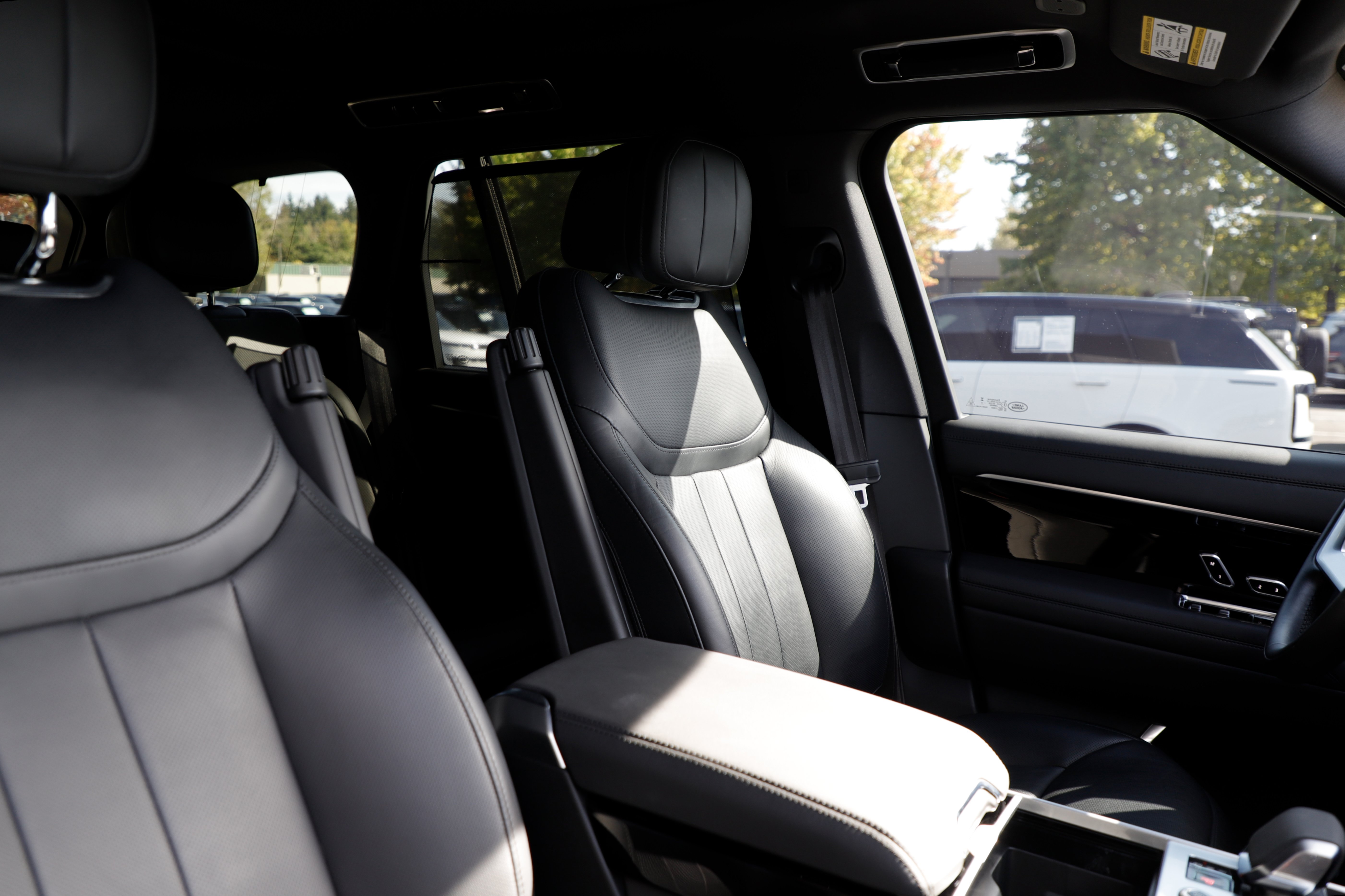 Certified 2023 Land Rover Range Rover SE AWD/4WD image 12