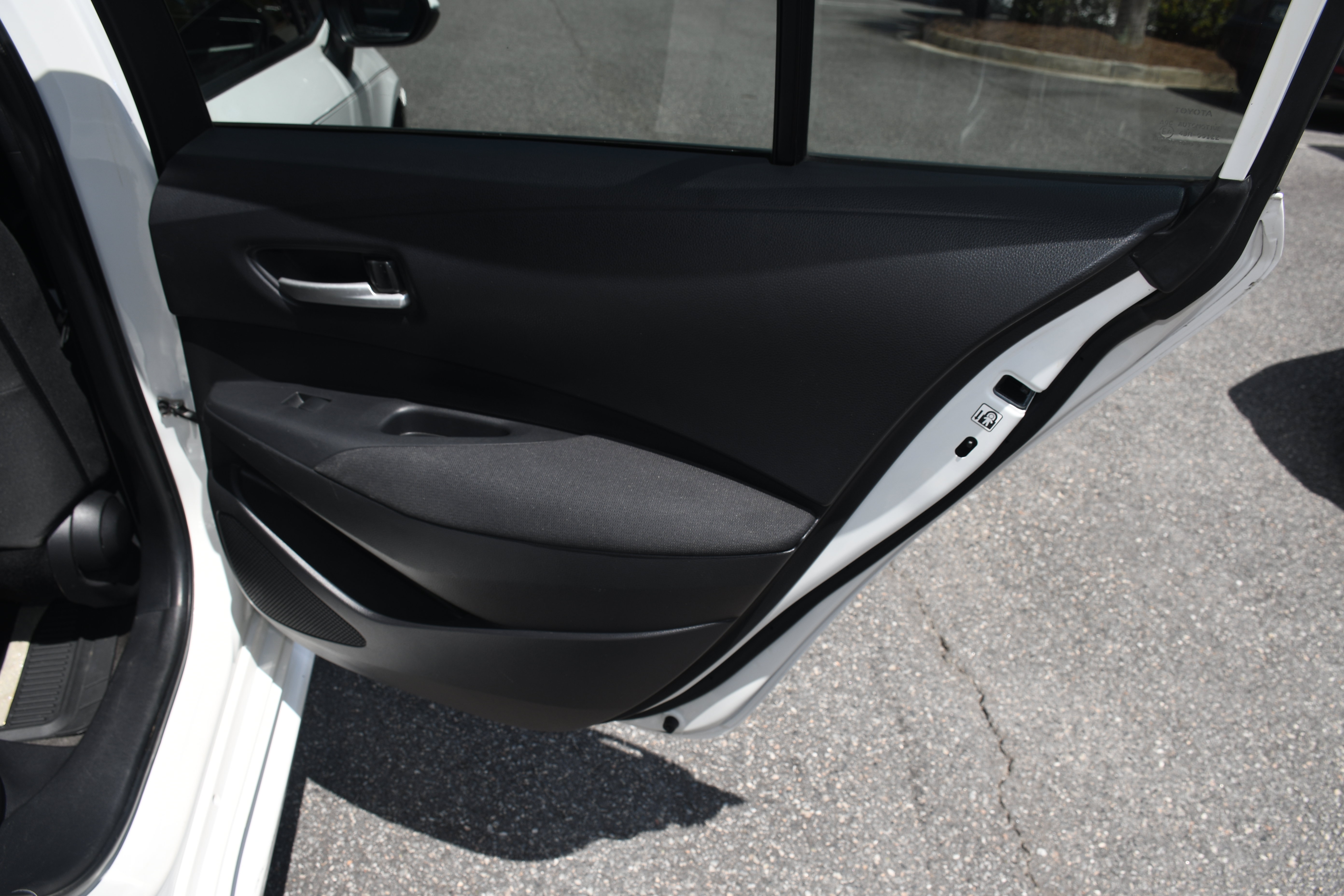 Used 2020 Toyota Corolla LE FWD image 18