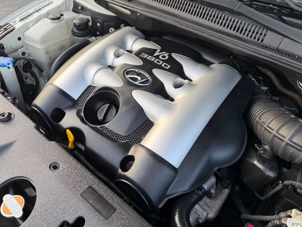 Used 2007 Hyundai Entourage GLS image 16