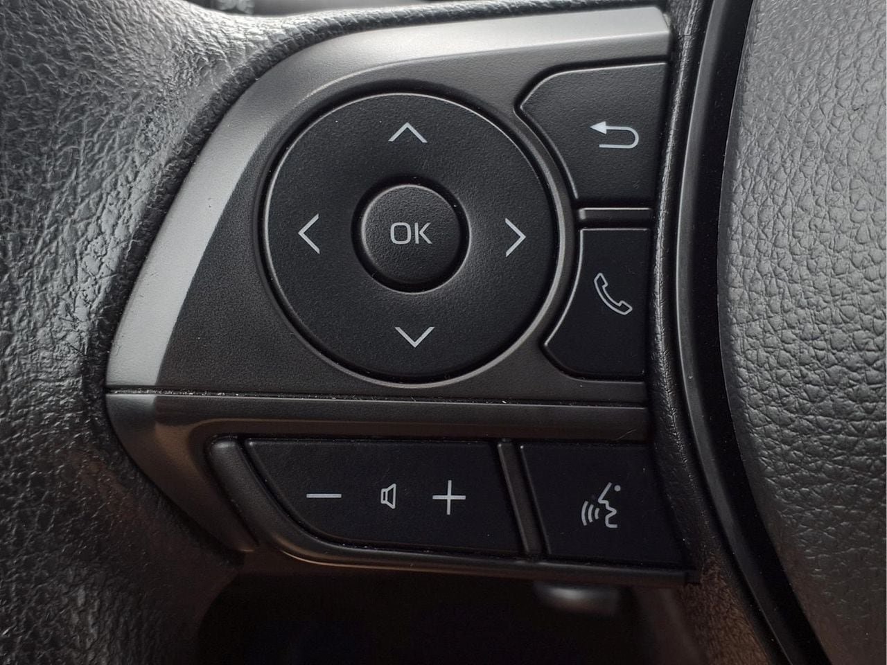 Used 2024 Toyota Corolla LE FWD image 24