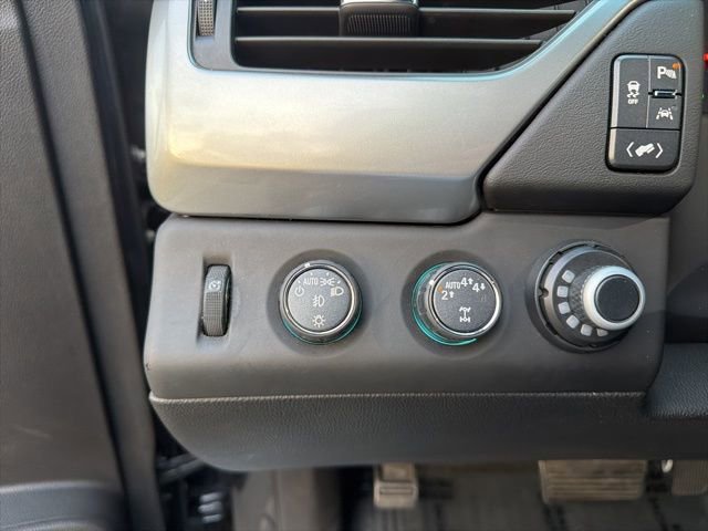 Used 2018 Chevrolet Suburban LT w/ LT Signature Package AWD/4WD image 22