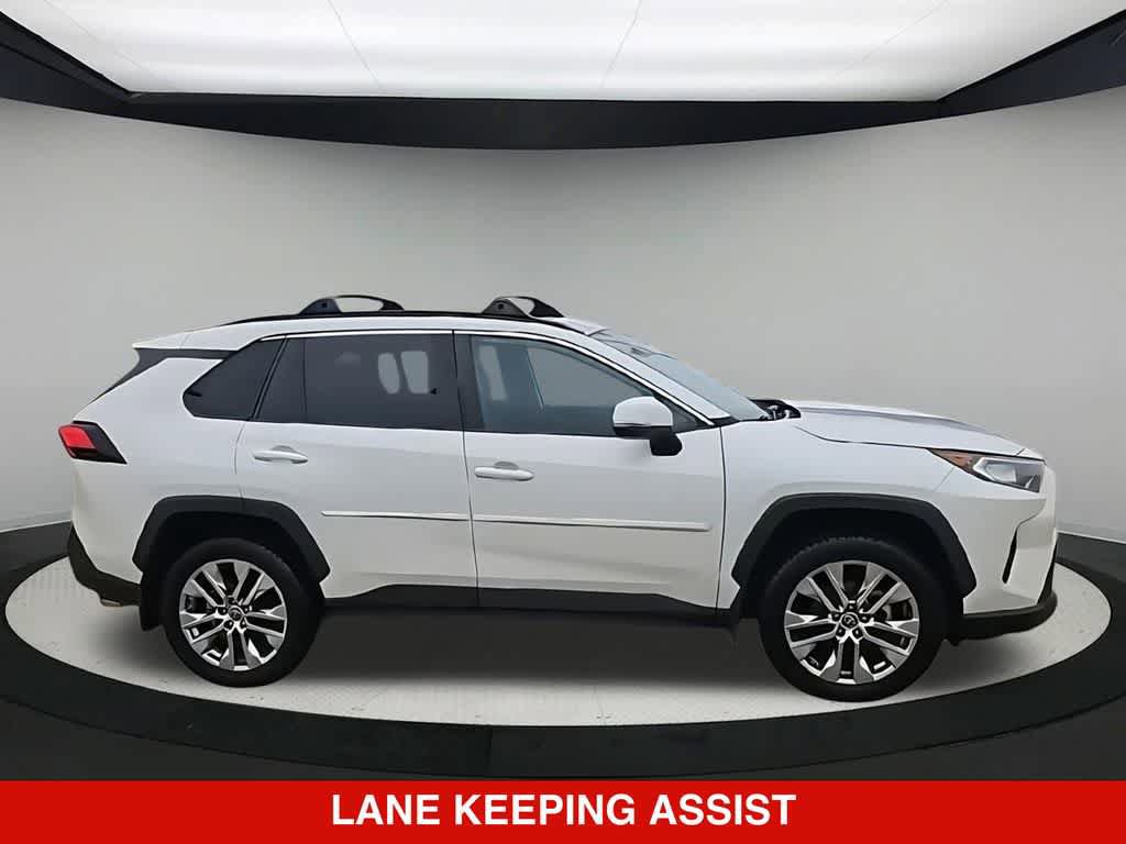 Used 2021 Toyota RAV4 XLE Premium FWD image 9