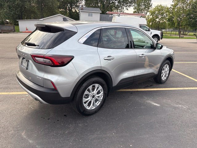 Used 2023 Ford Escape Active AWD/4WD image 2