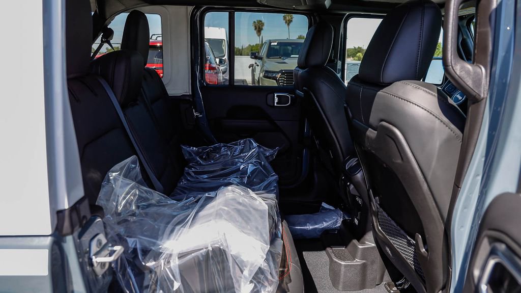 New 2026 Jeep Wrangler Unlimited Rubicon w/ Whitecap Package image 19