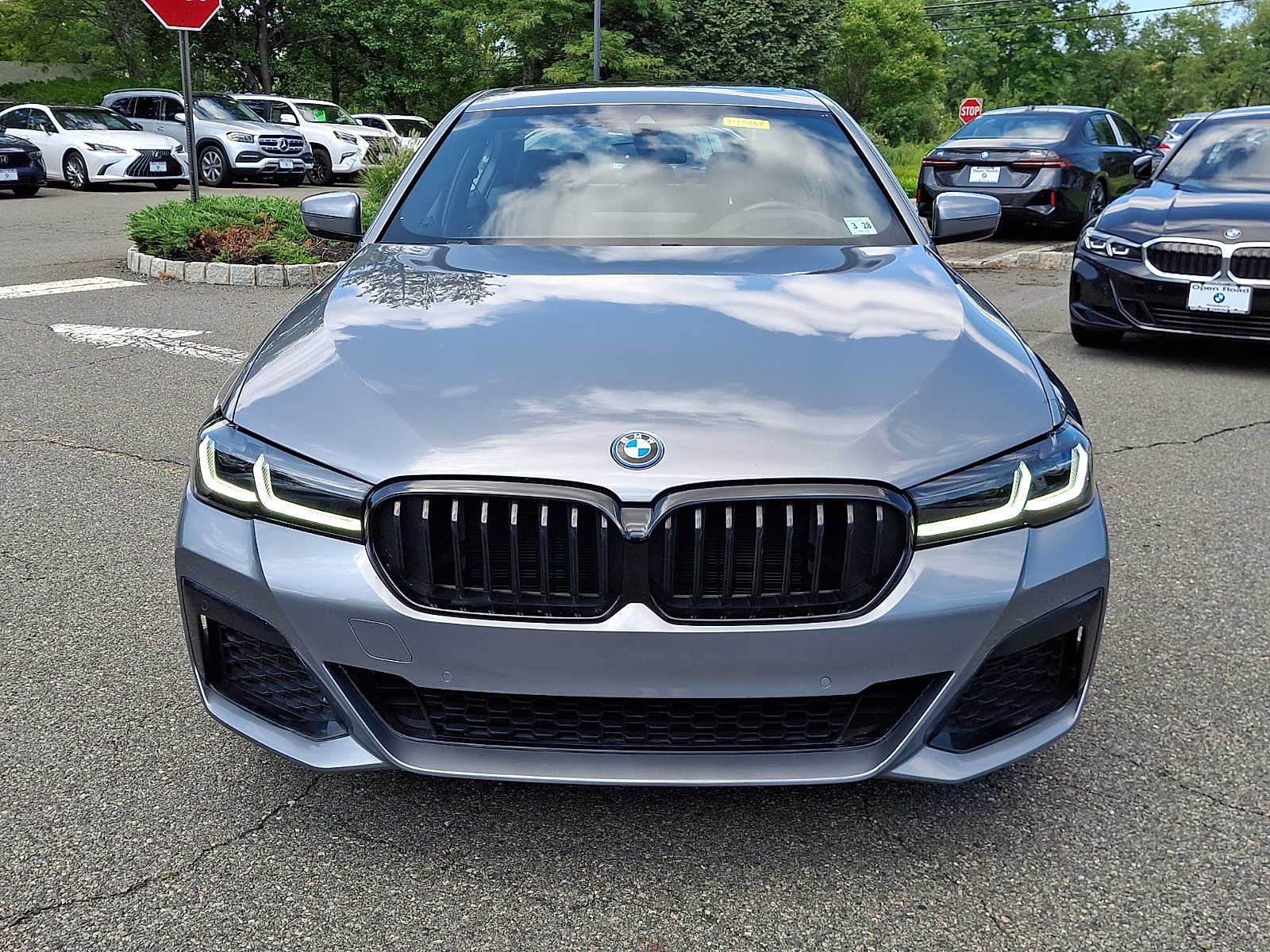 Used 2023 BMW 530e xDrive w/ Premium Package AWD/4WD image 2