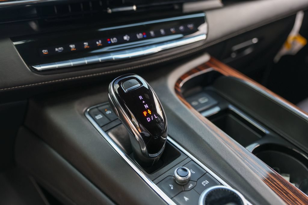 Used 2024 Cadillac Escalade ESV Premium Luxury w/ Performance Package AWD/4WD image 19