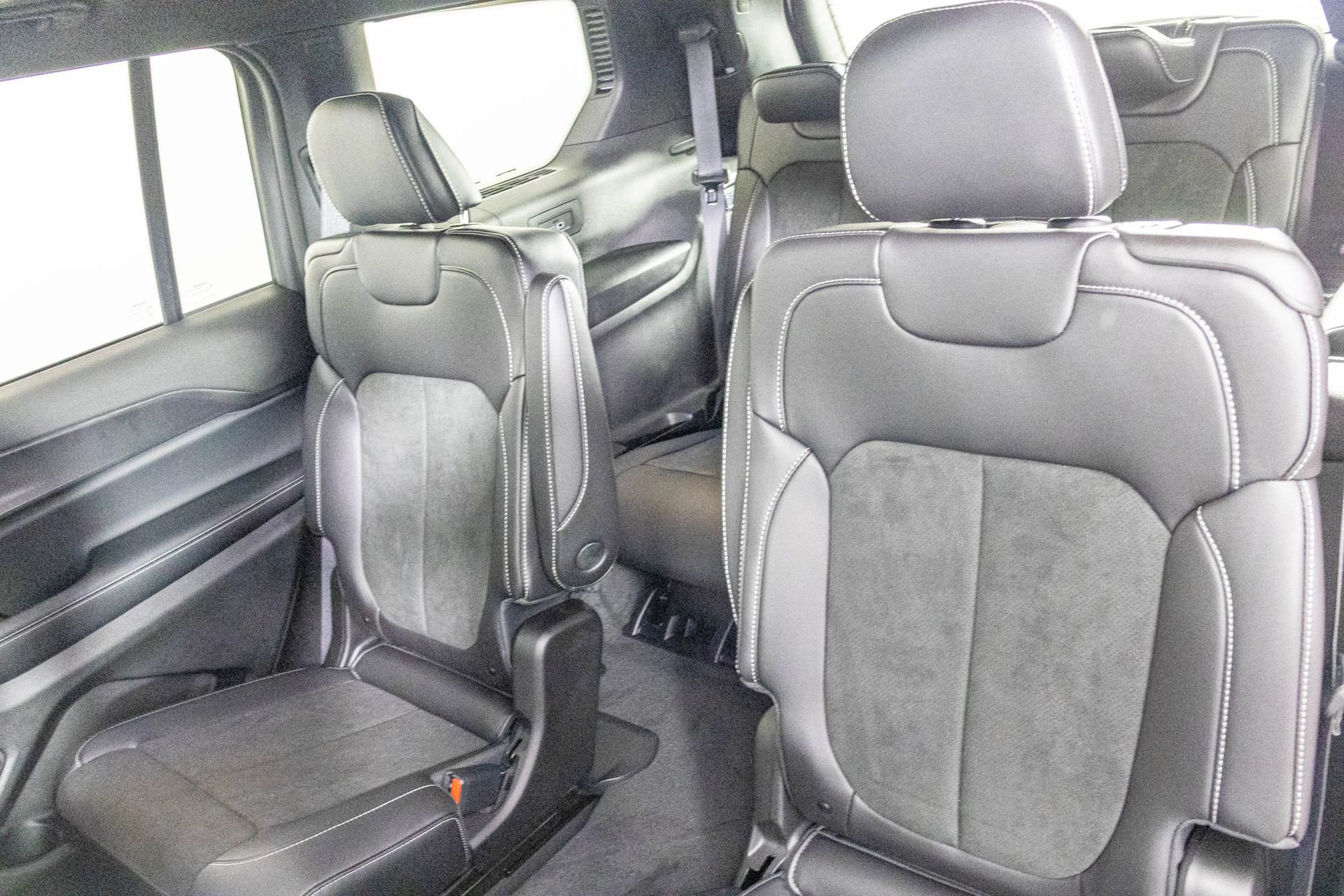 New 2025 Jeep Grand Cherokee L Altitude image 29