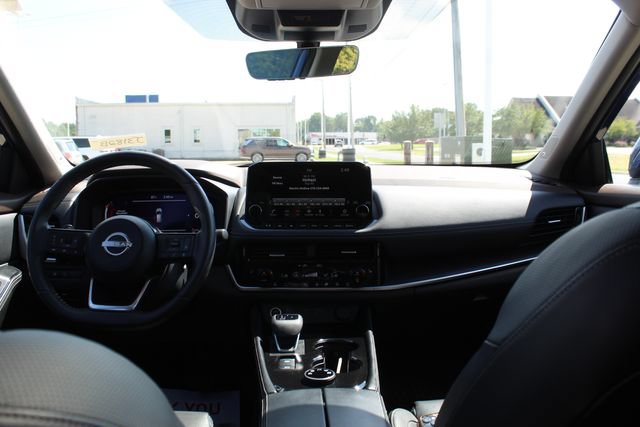 Used 2023 Nissan Rogue Platinum w/ Platinum Premium Package AWD/4WD image 12
