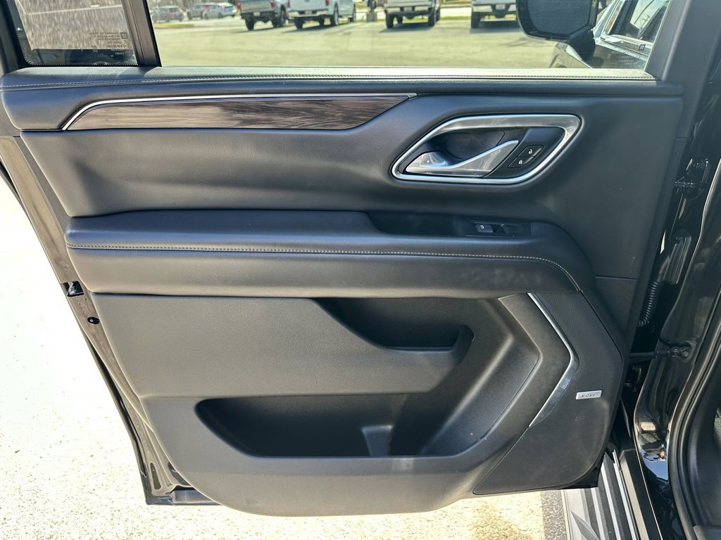 Used 2021 Chevrolet Suburban LT image 32