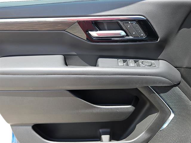 Certified 2025 Chevrolet Suburban LT RWD image 11