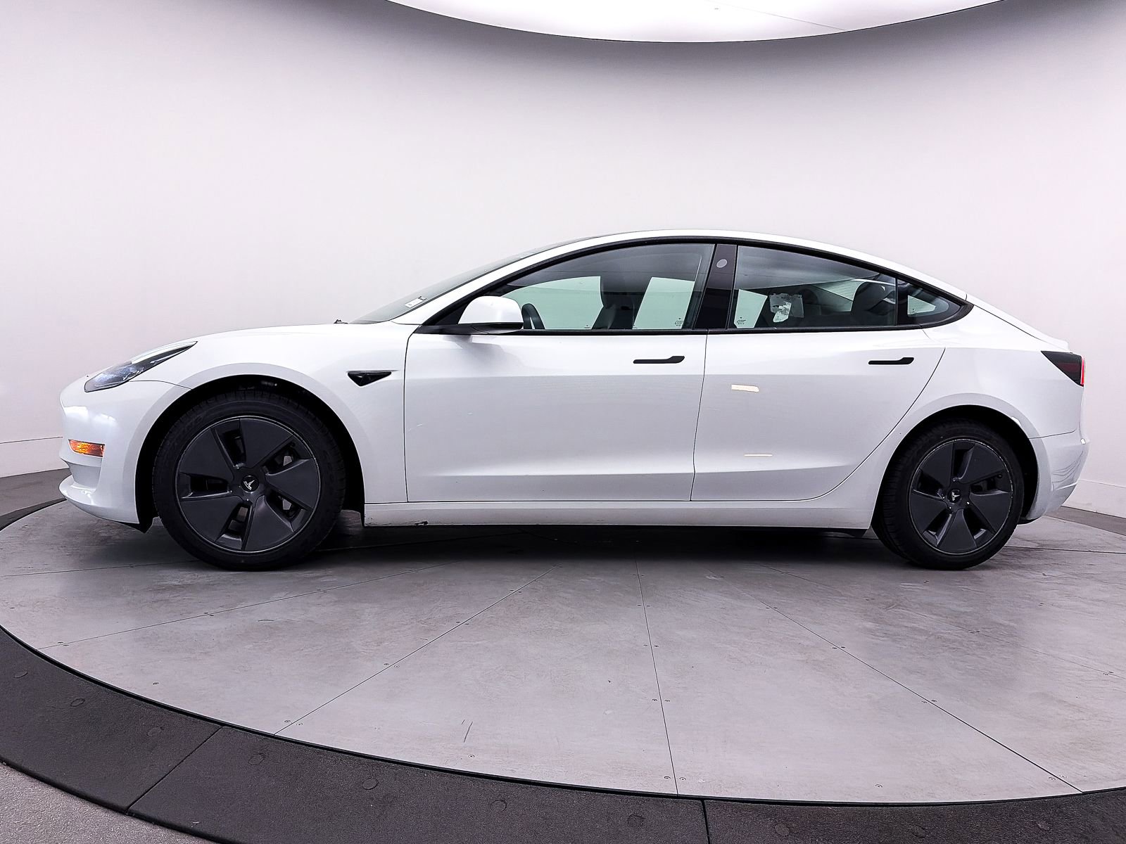 Used 2023 Tesla Model 3 Standard Range image 37
