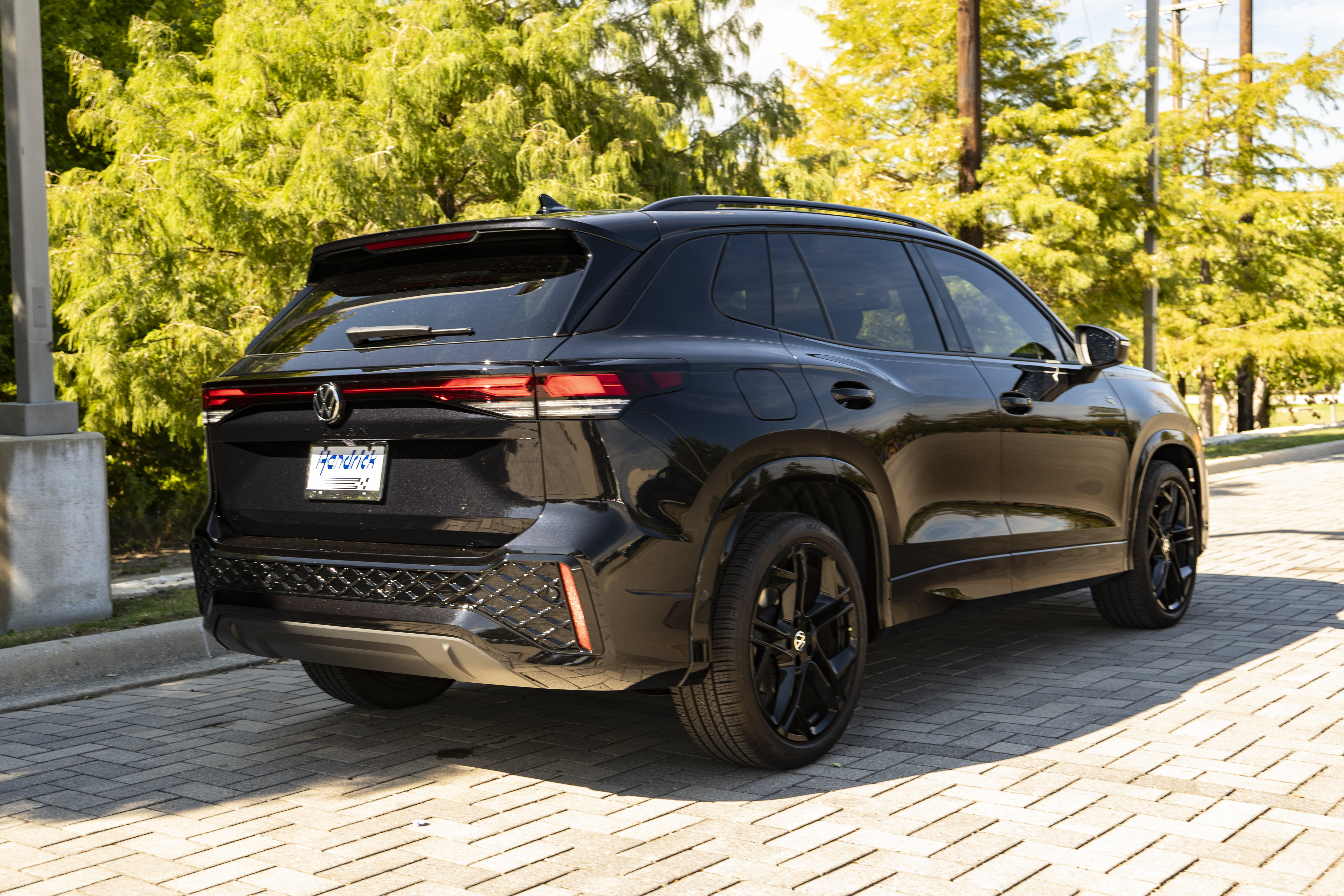 Certified 2026 Volkswagen Tiguan SE R-Line FWD image 8