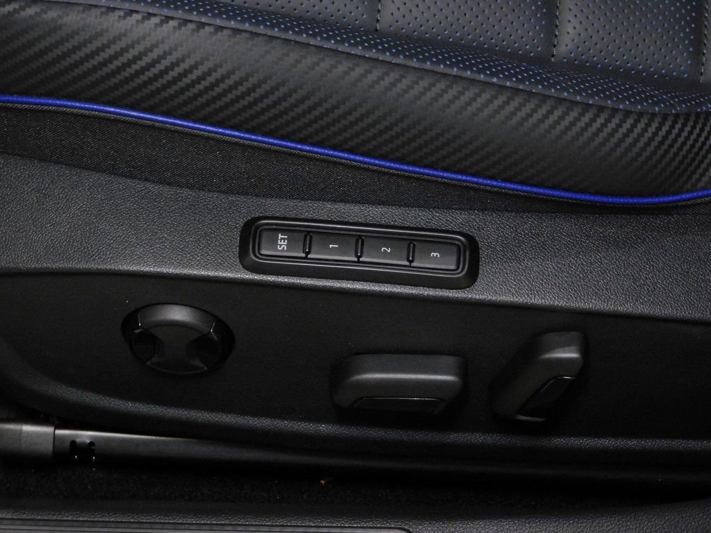 Used 2025 Volkswagen Golf 2.0T image 35