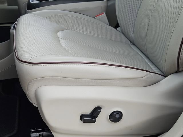 Used 2020 Chrysler Pacifica Limited image 24