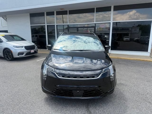 New 2027 Chrysler Pacifica Limited w/ Family Tech Group FWD image 4