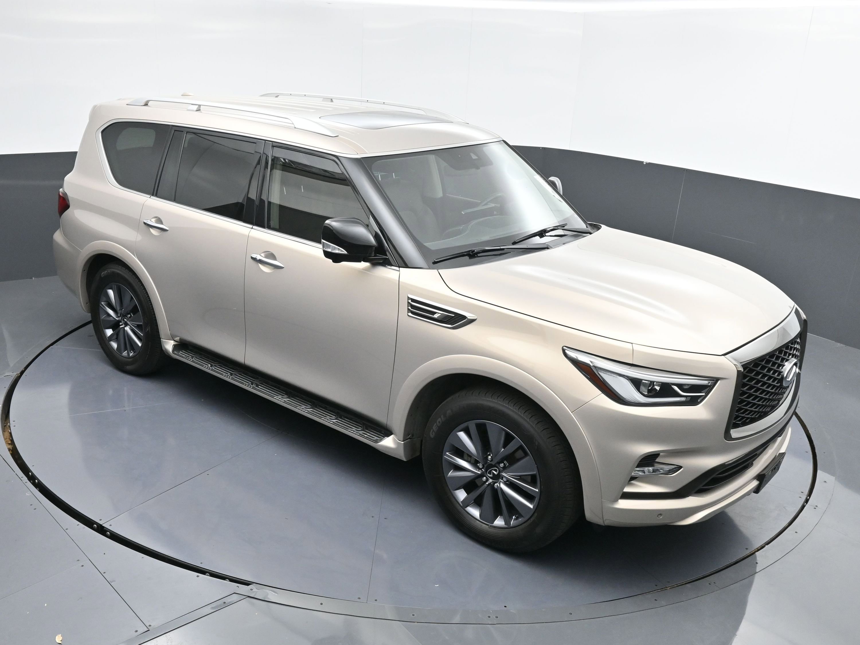 Used 2023 INFINITI QX80 Premium Select w/ All-Season Package image 38