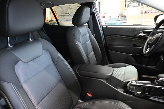 New 2026 Chevrolet Trax LT w/ Driver Confidence Package FWD image 8