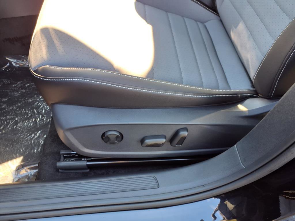 New 2025 Volkswagen Jetta SE image 13