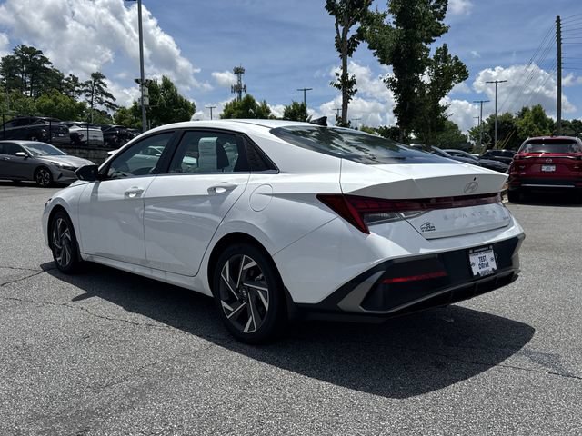 Certified 2025 Hyundai Elantra Limited FWD image 5