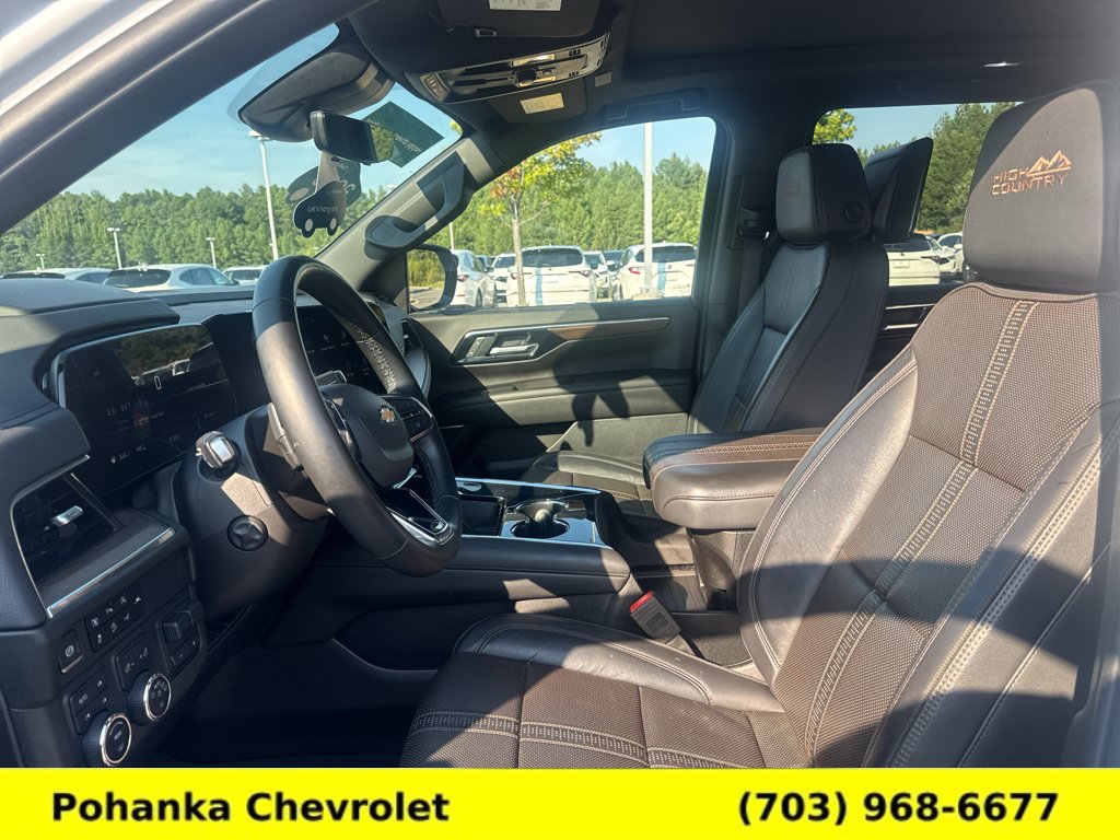 Used 2025 Chevrolet Suburban High Country AWD/4WD image 28