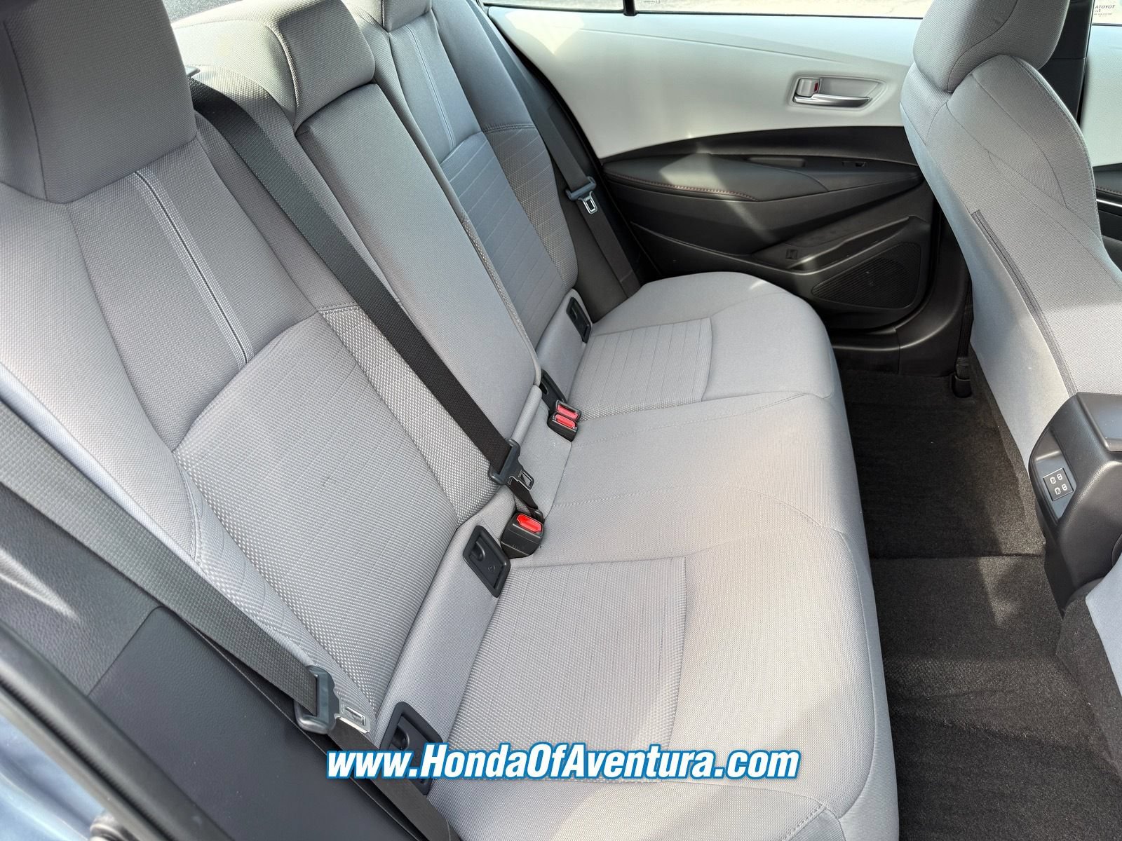 Used 2025 Toyota Corolla SE FWD image 12