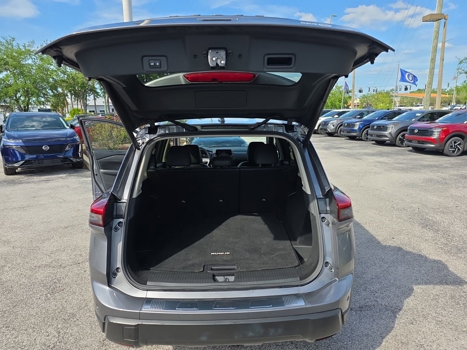 Certified 2024 Nissan Rogue SV w/ SV Premium Package AWD/4WD image 21