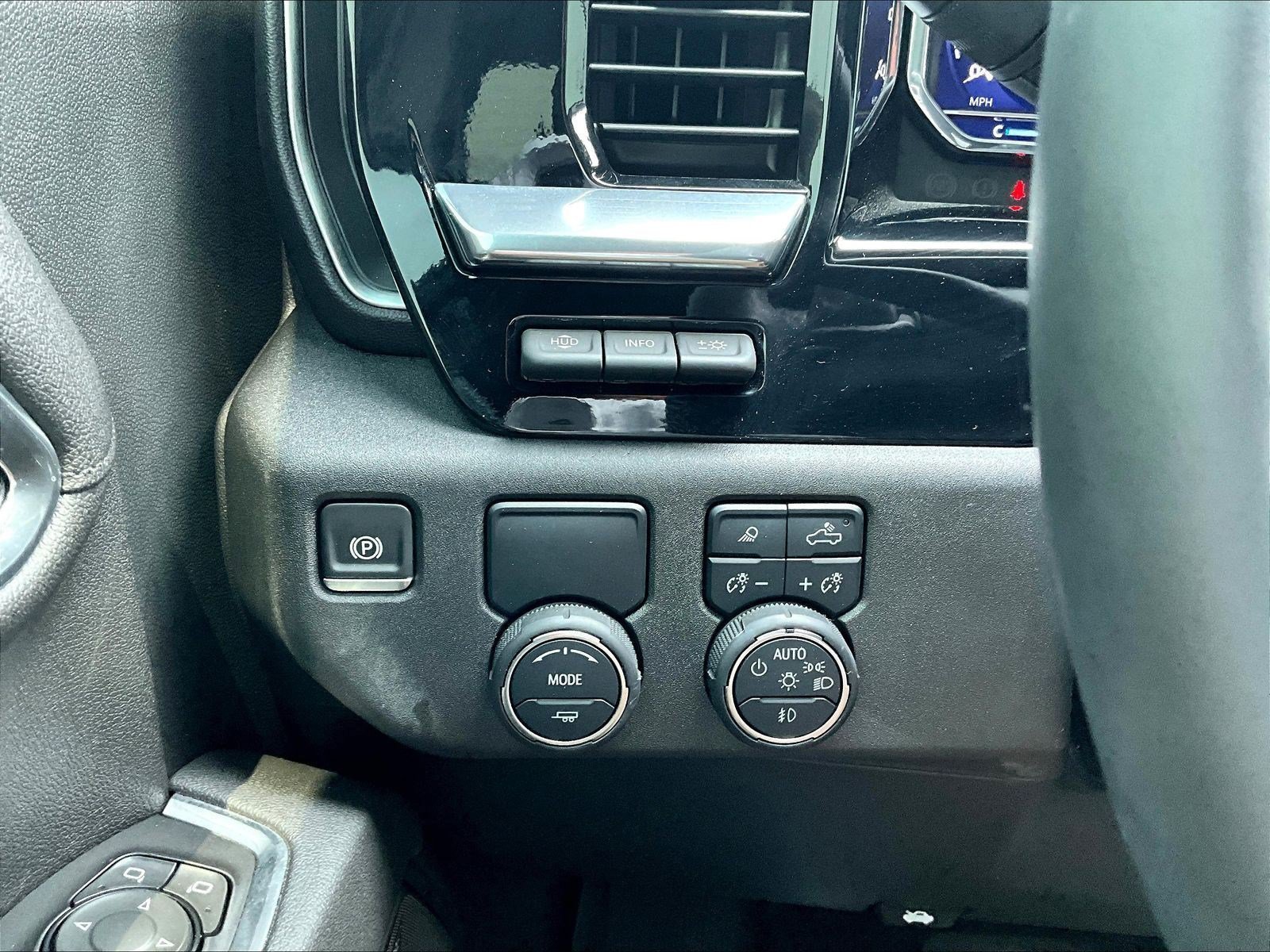 Used 2025 Chevrolet Silverado 1500 High Country w/ High Country Premium Package RWD image 38
