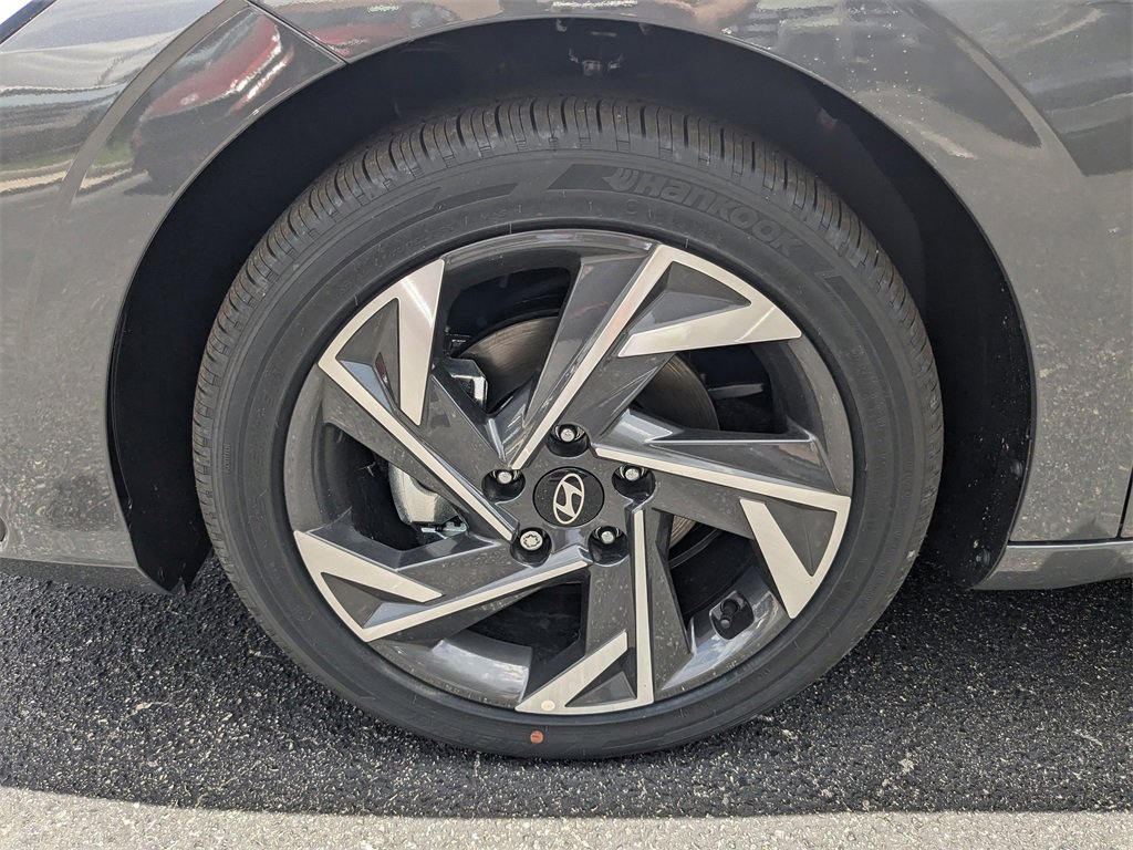 New 2025 Hyundai Elantra SEL image 11