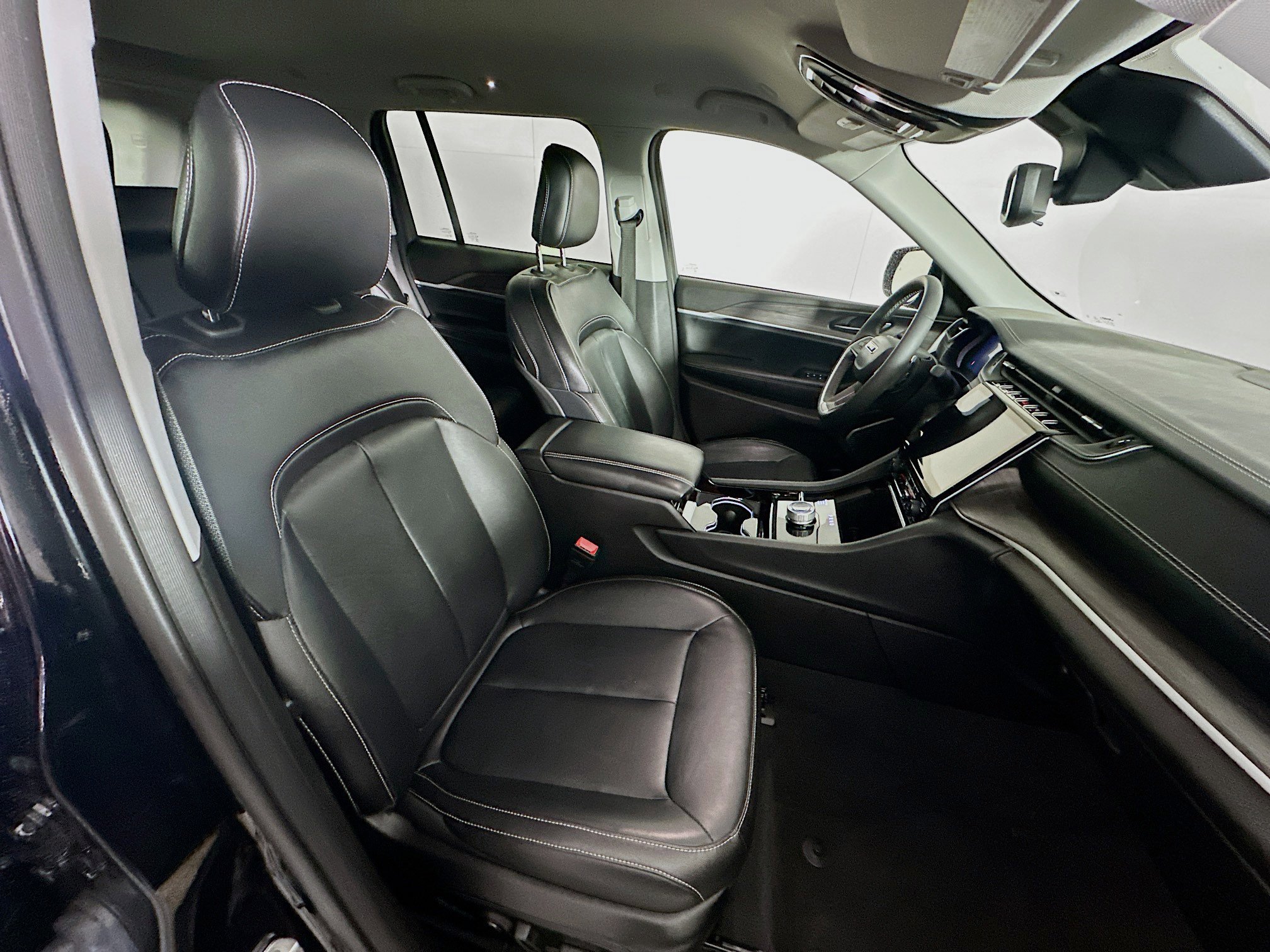 Used 2023 Jeep Grand Cherokee Limited w/ Black Appearance Package image 31