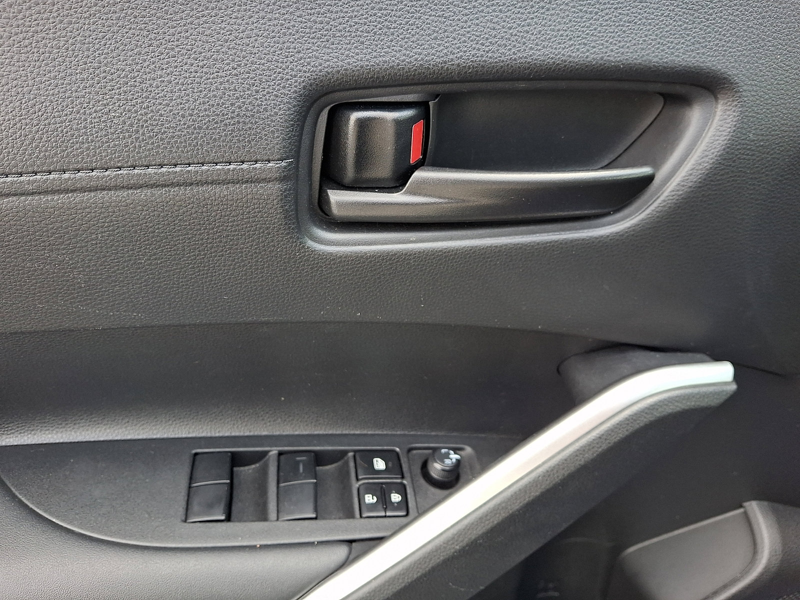 Used 2023 Toyota Corolla Cross LE image 12