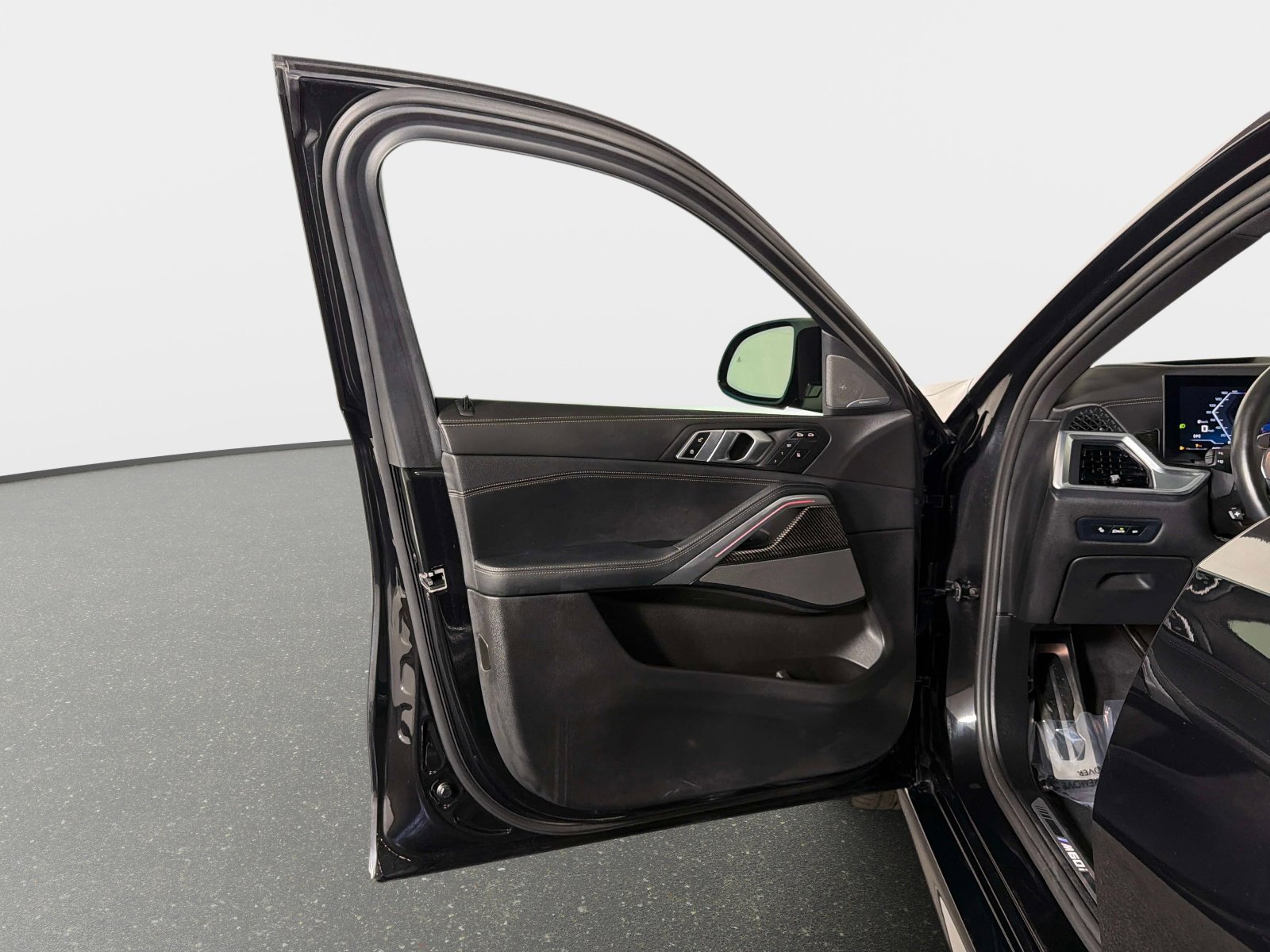 Used 2024 BMW X6 M60i AWD/4WD image 36