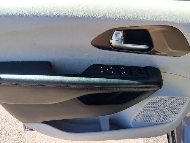 Used 2017 Chrysler Pacifica LX FWD image 19