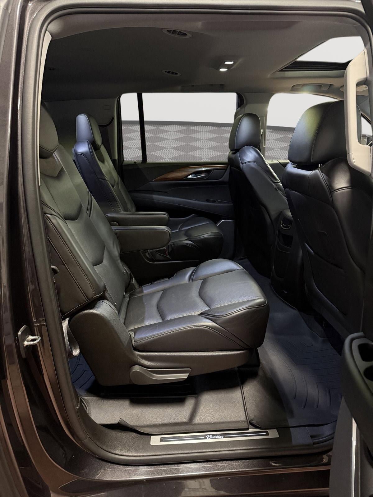 Used 2015 Cadillac Escalade ESV Luxury AWD/4WD image 11