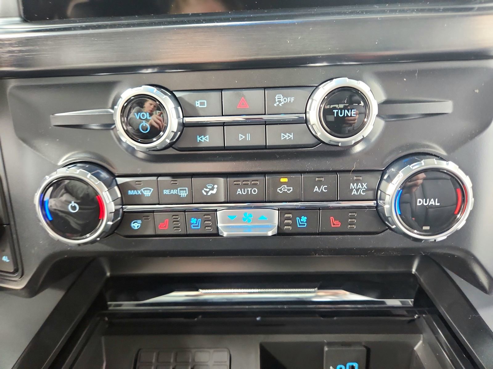 New 2026 Ford F250 Lariat w/ Chrome Package image 31