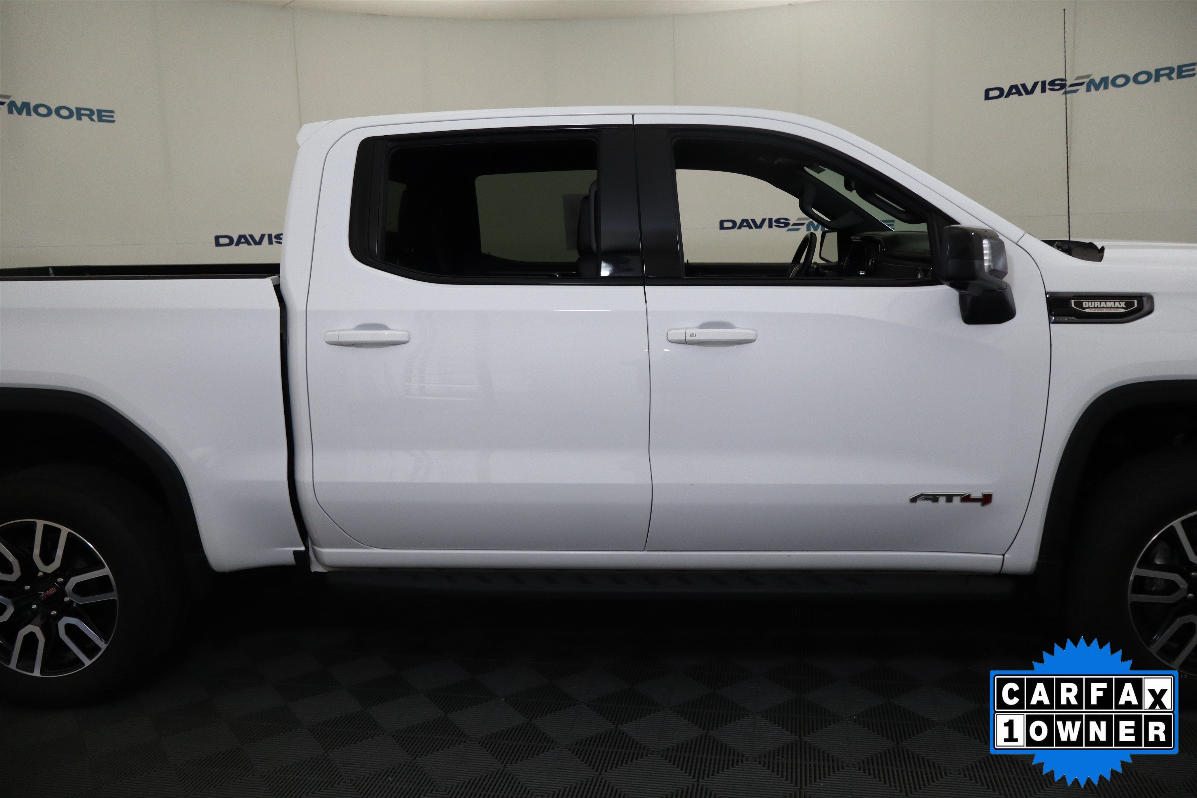 Used 2024 GMC Sierra 1500 AT4 w/ Technology Package AWD/4WD image 5