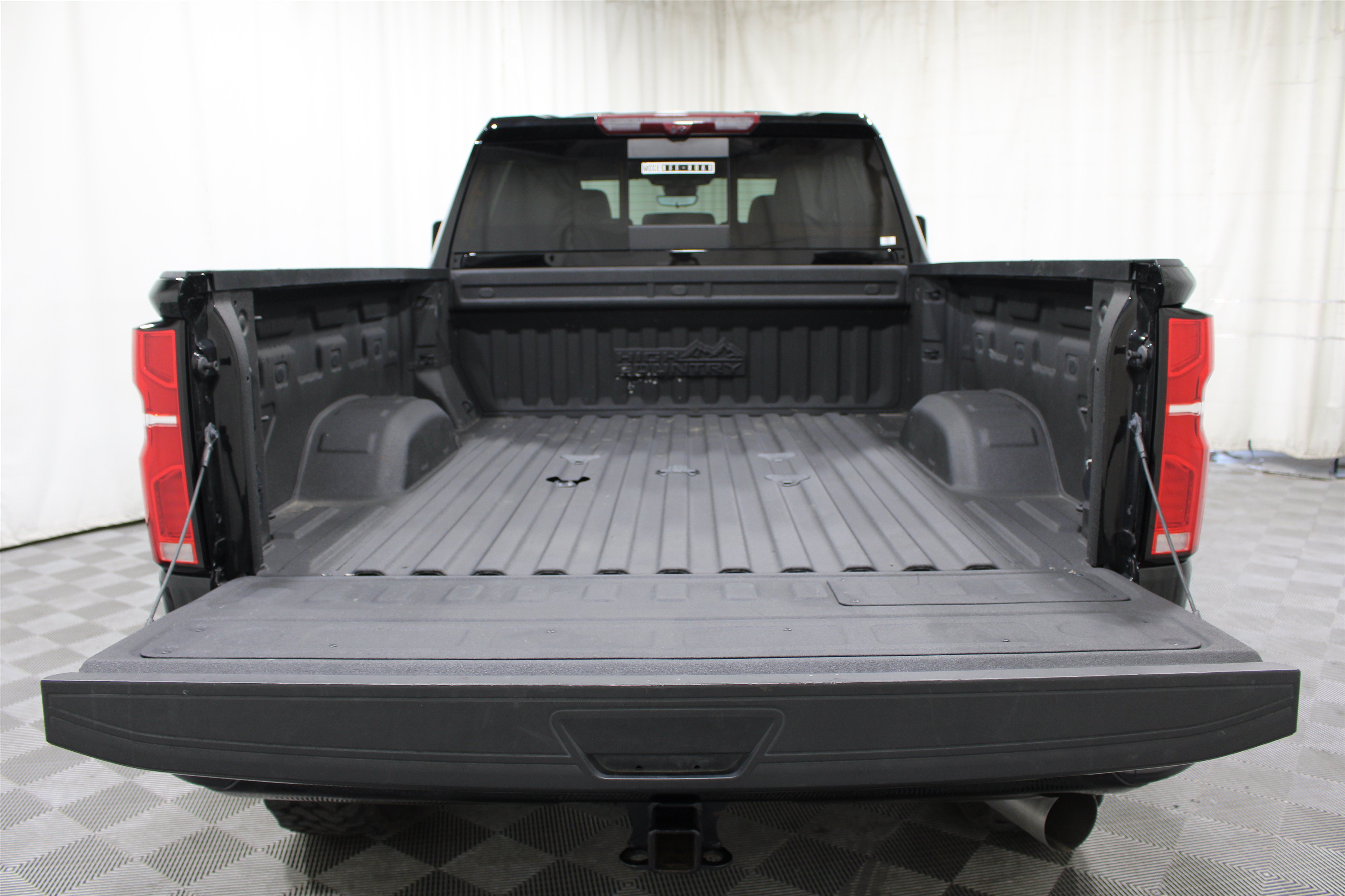 Used 2024 Chevrolet Silverado 2500 High Country w/ High Country Premium Package AWD/4WD image 22