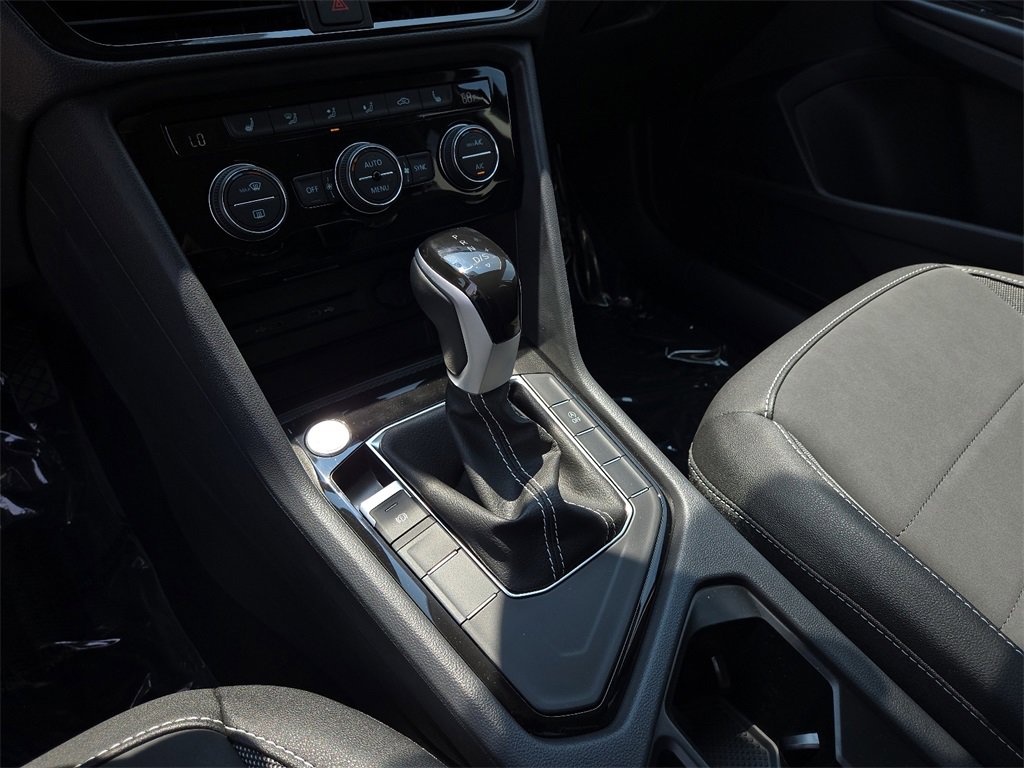 Used 2024 Volkswagen Taos SE image 25